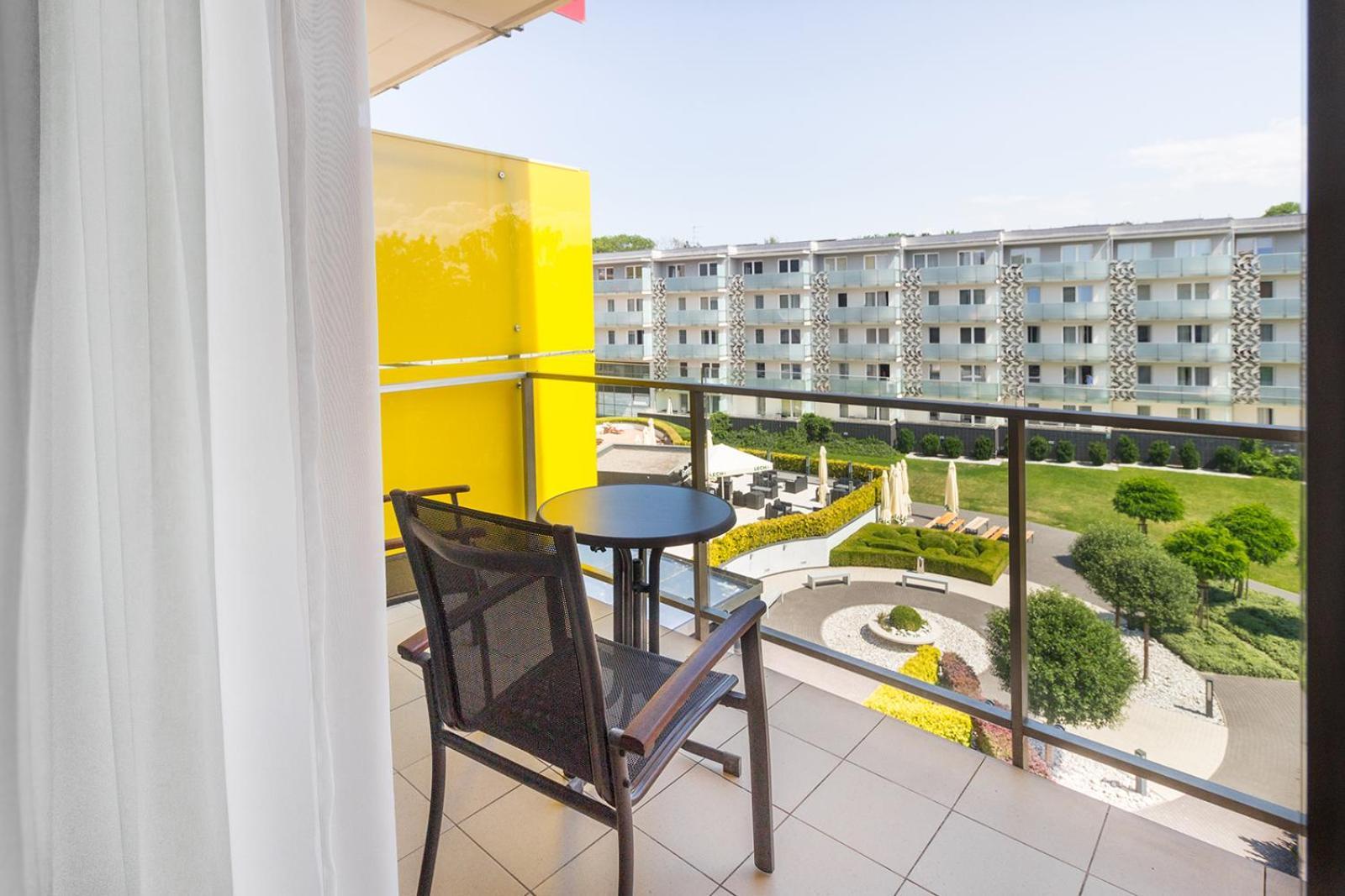Hotel Aquarius Spa Колобжег Екстериор снимка A balcony