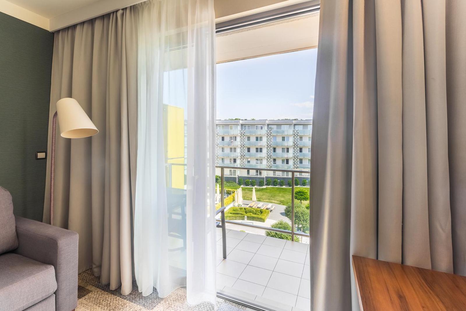 Hotel Aquarius Spa Колобжег Екстериор снимка Curtains