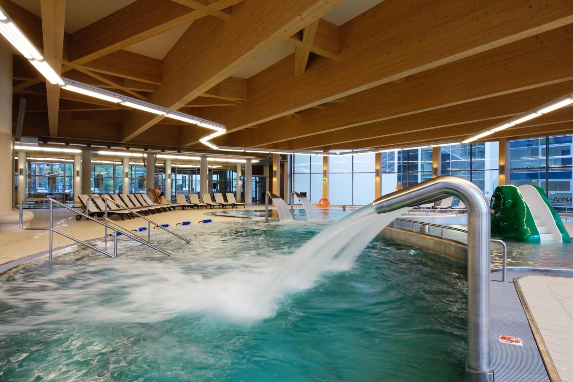 Hotel Aquarius Spa Колобжег Екстериор снимка The indoor swimming pool