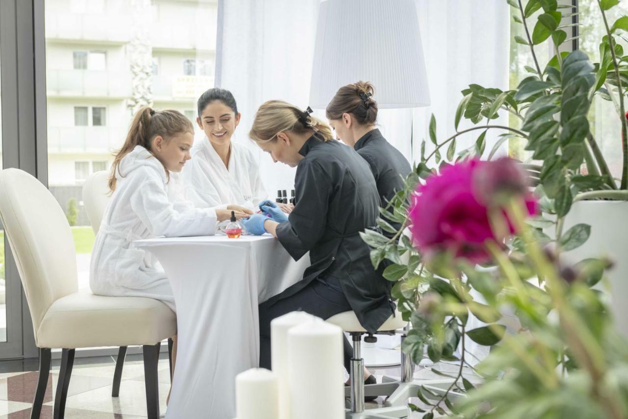 Hotel Aquarius Spa Колобжег Екстериор снимка Spa at the InterContinental Budapest
